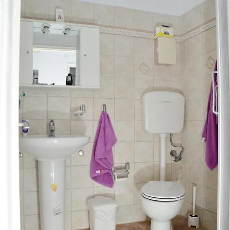 Penelope - Loggos Apartment *